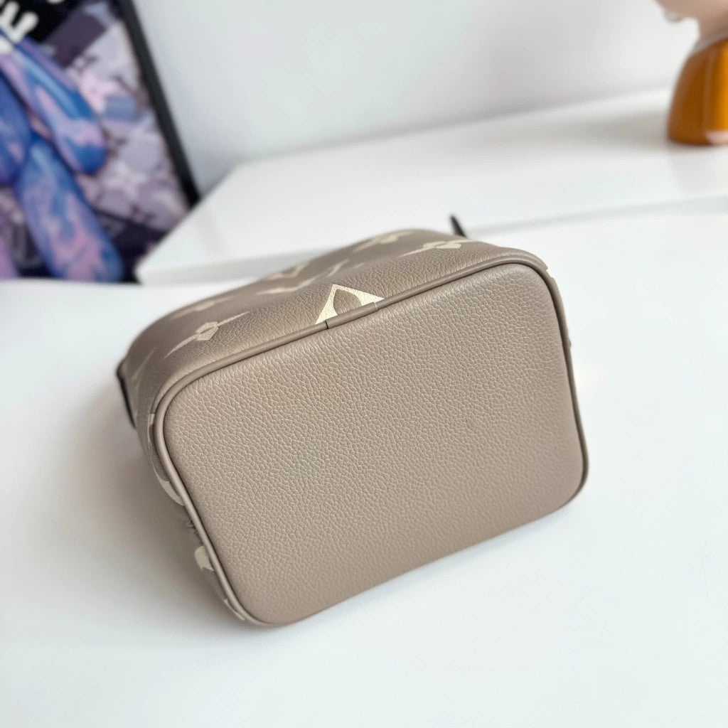 Louis Vuitton NéoNoé BB 6.3" (16 cm)