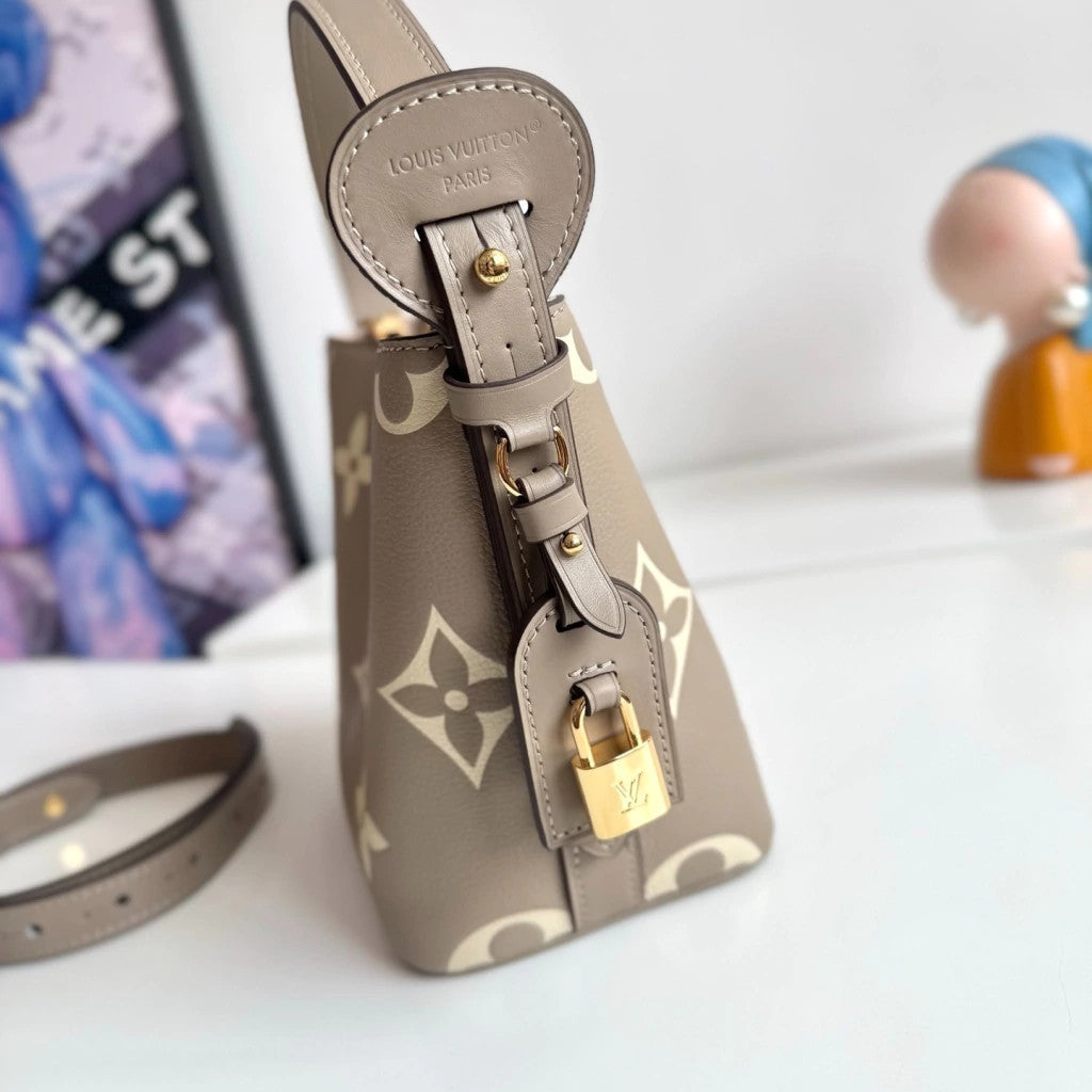 Louis Vuitton NéoNoé BB 6.3" (16 cm)
