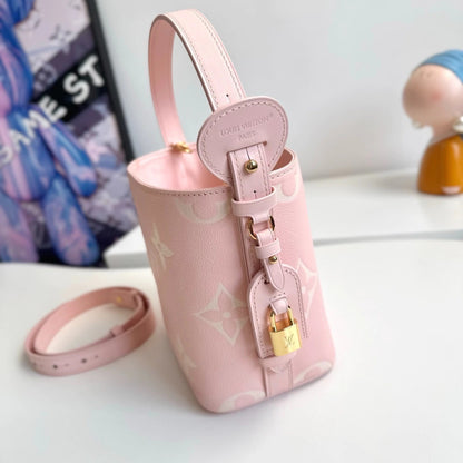 Louis Vuitton NéoNoé BB 6.3" (16 cm)