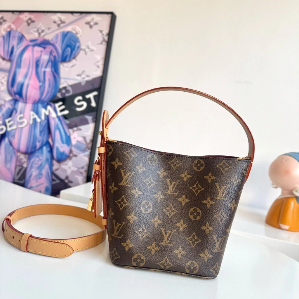 Louis Vuitton NéoNoé BB 6.3" (16 cm)