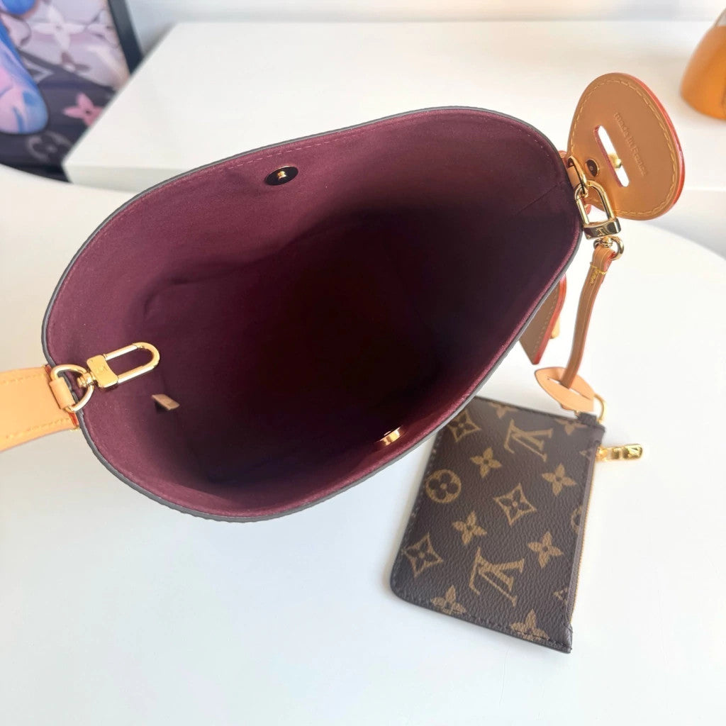 Louis Vuitton NéoNoé BB 6.3" (16 cm)
