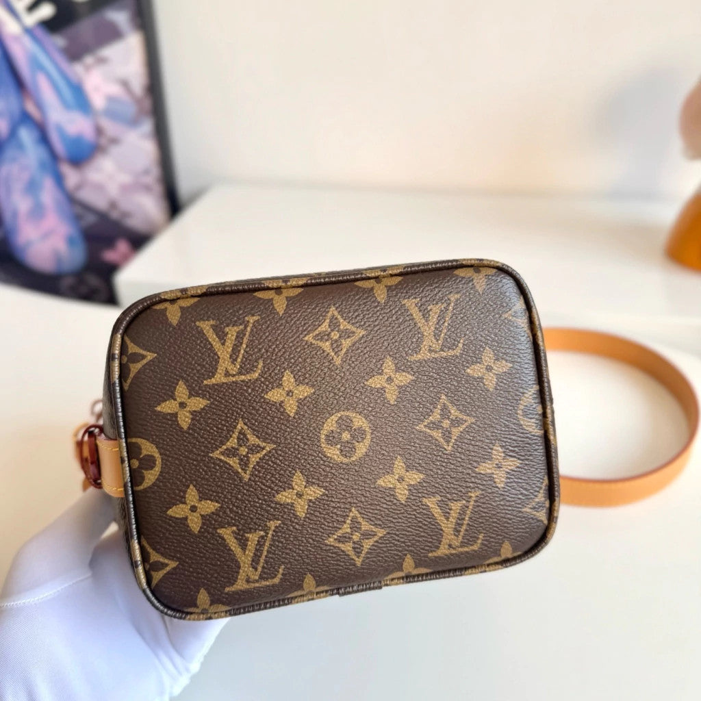 Louis Vuitton NéoNoé BB 6.3" (16 cm)