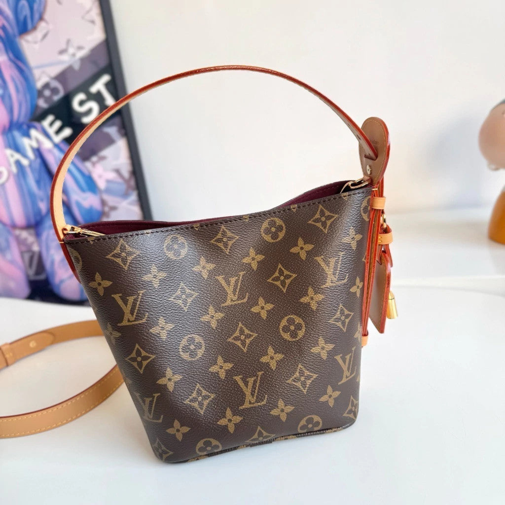 Louis Vuitton NéoNoé BB 6.3" (16 cm)