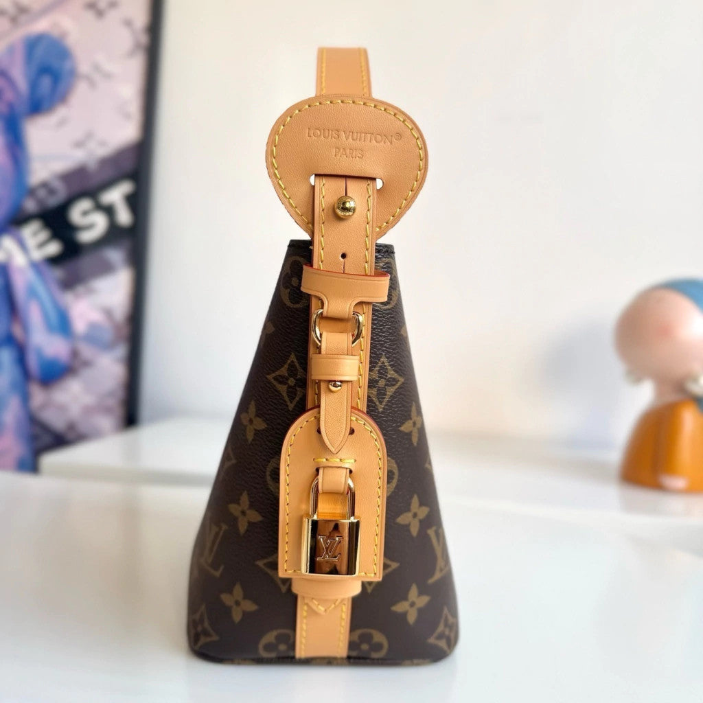 Louis Vuitton NéoNoé BB 6.3" (16 cm)