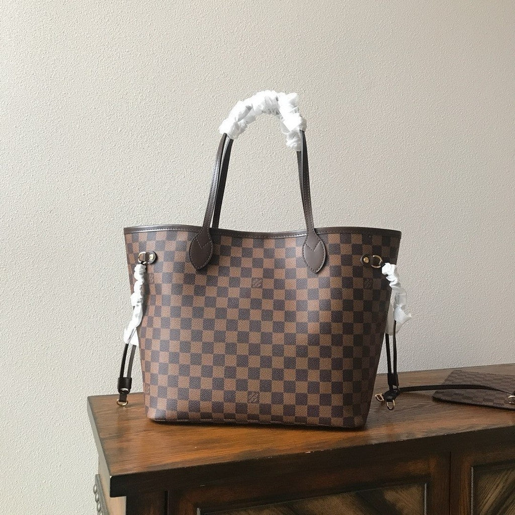 Louis Vuitton Neverfull MM Damier 12.2" (31 cm)