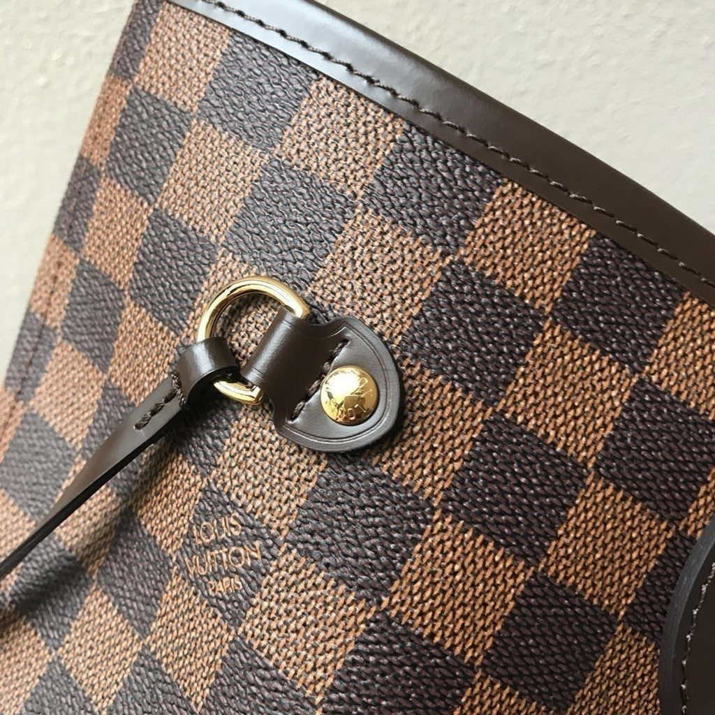 Louis Vuitton Neverfull MM Damier 12.2" (31 cm)