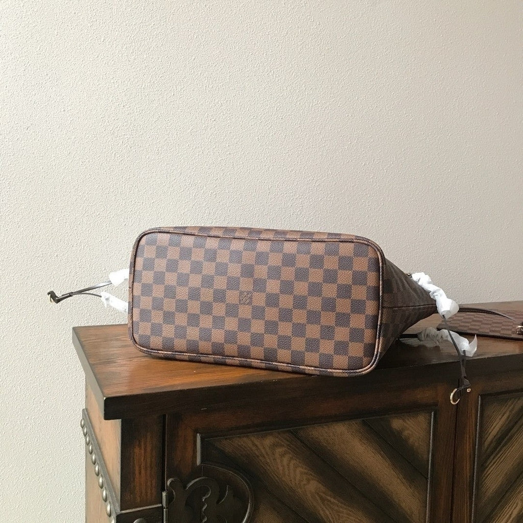 Louis Vuitton Neverfull MM Damier 12.2" (31 cm)