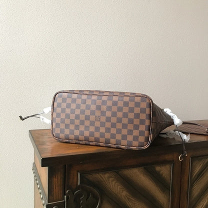 Louis Vuitton Neverfull MM Damier 12.2" (31 cm)