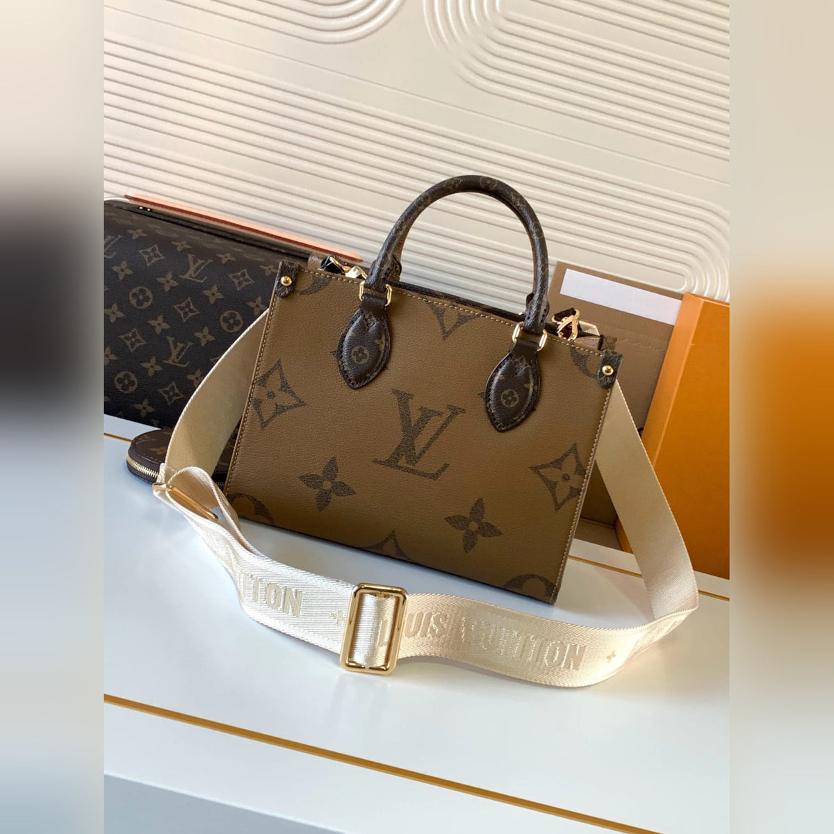 Louis Vuitton On the Go PM Monogram Reverse 9.8" (25 cm)