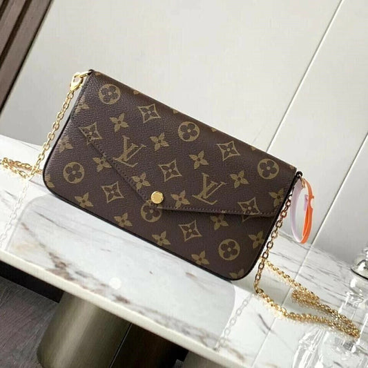 Louis Vuitton Pochette Félicie Monogram 8.3" (21 cm)