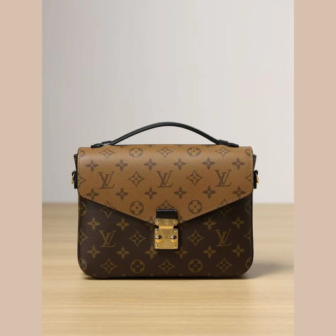 Louis Vuitton Pochette Métis Monogram Reverse