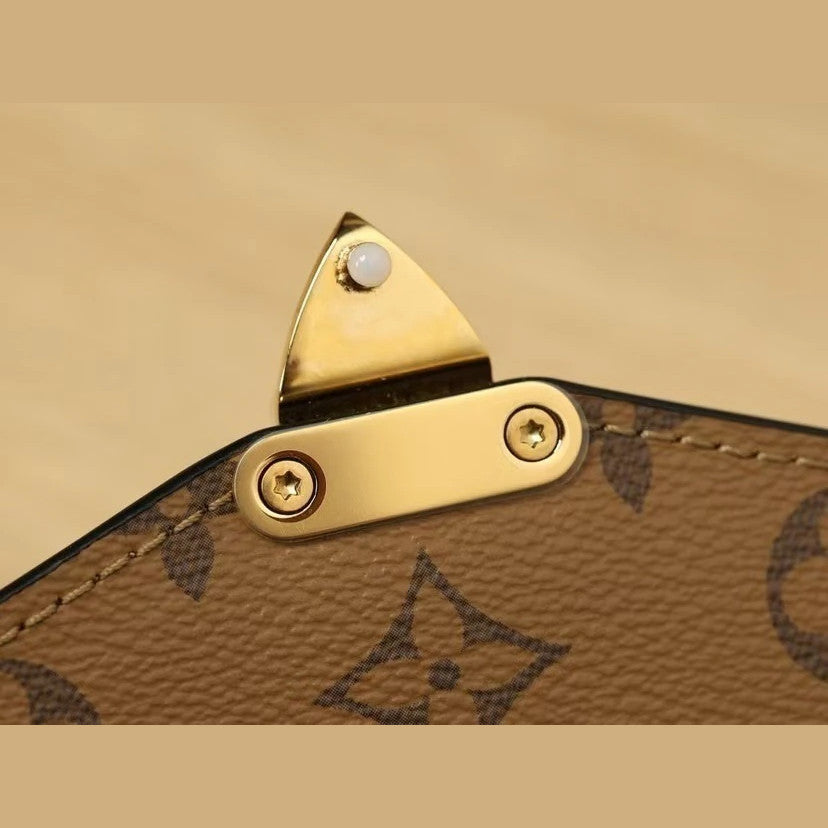 Louis Vuitton Pochette Métis Monogram Reverse