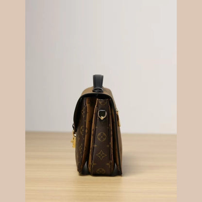 Louis Vuitton Pochette Métis Monogram Reverse