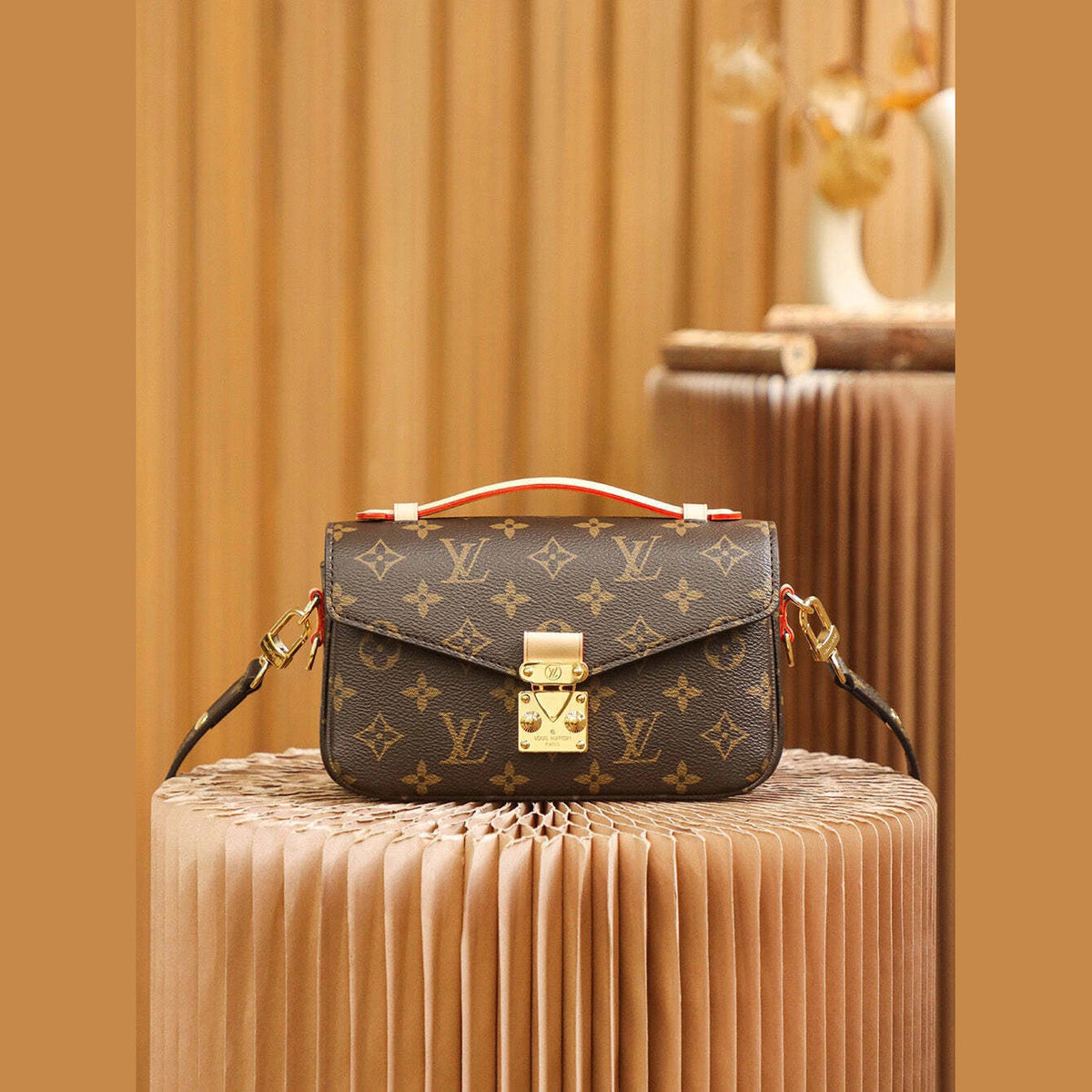 Louis Vuitton Pochette Métis East West Monogram 9.8" (25 cm)