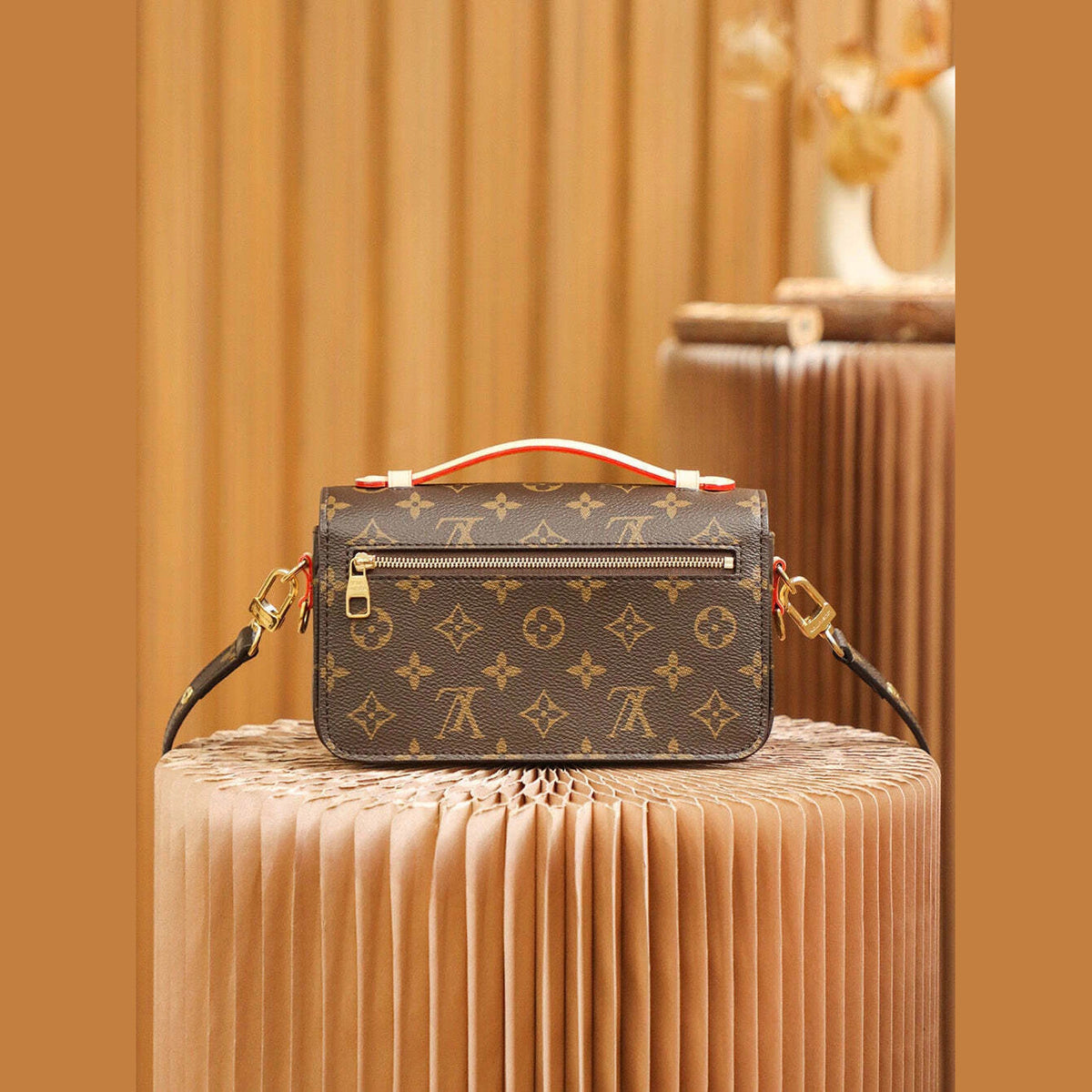 Louis Vuitton Pochette Métis East West Monogram 9.8" (25 cm)