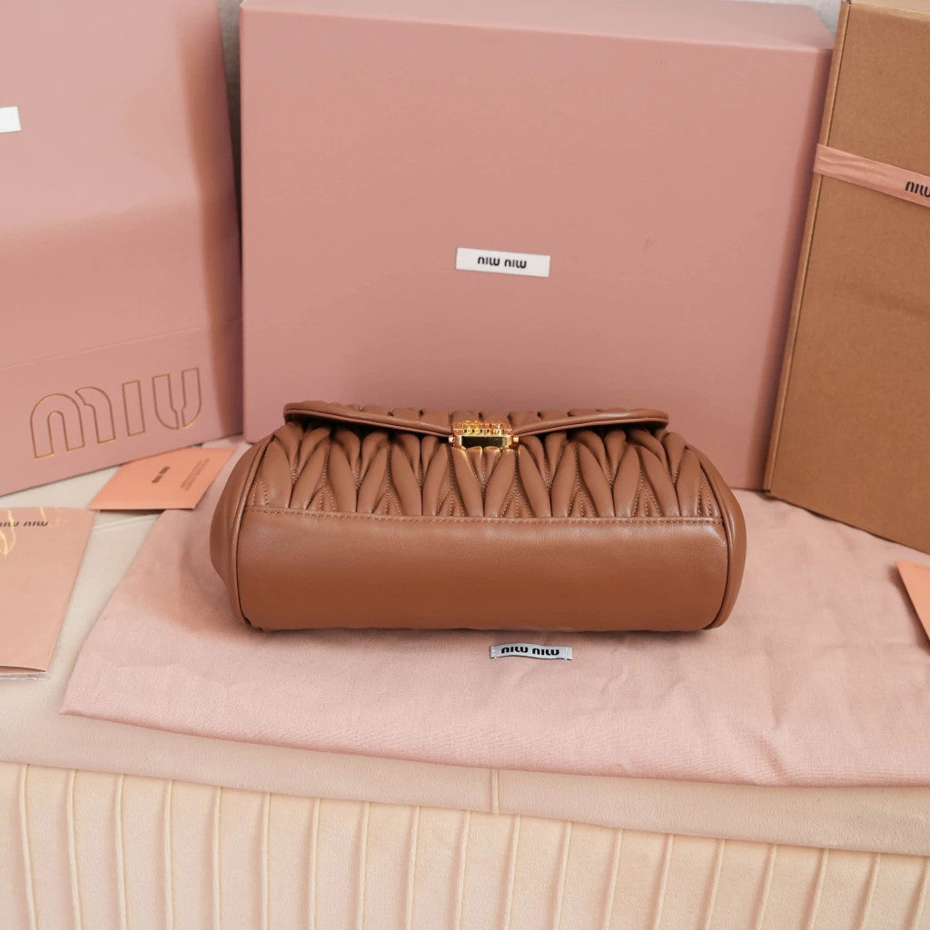 Miu Miu Hug Quilted Caramel 11" (28 cm)