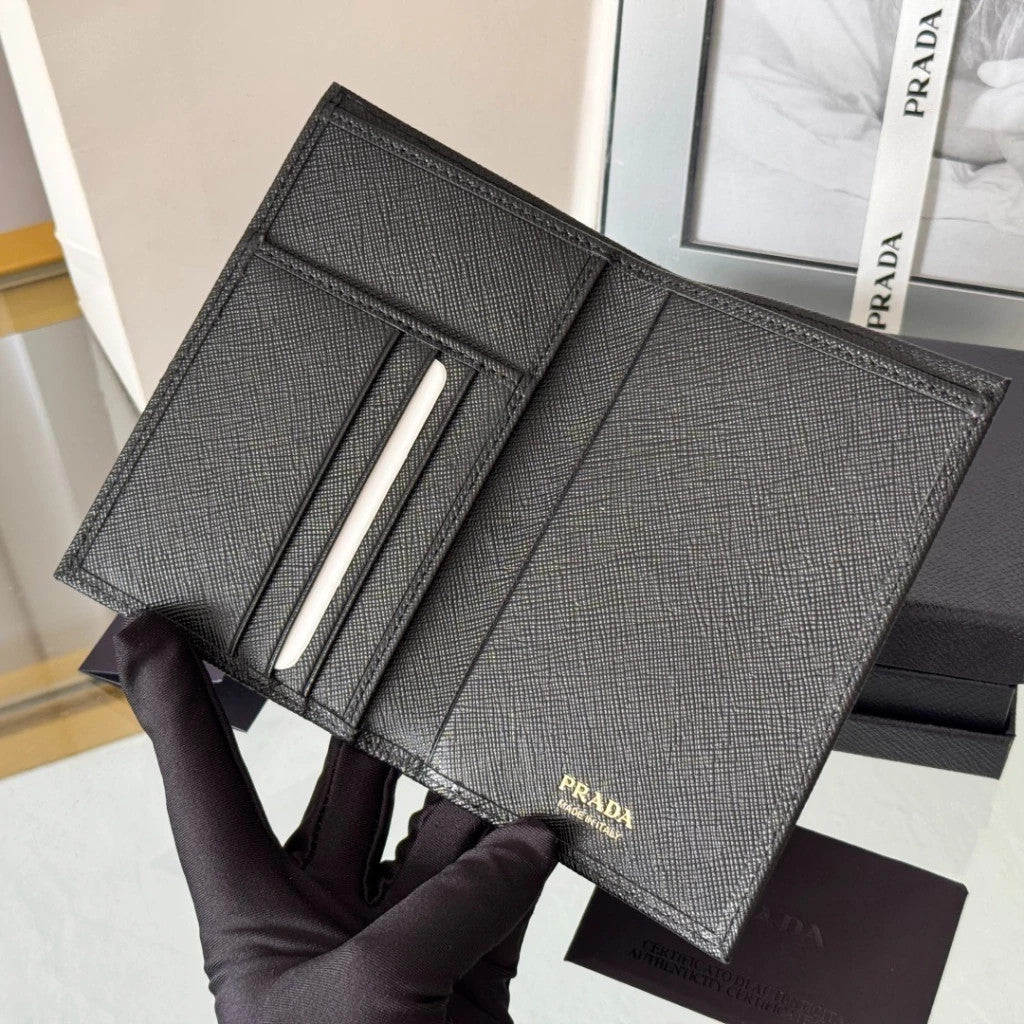 Prada Milano Essenziale Wallet 3.7" (9.5 cm)