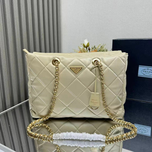 Prada Re-Edition 1995 Nylon 7.1" (18 cm)
