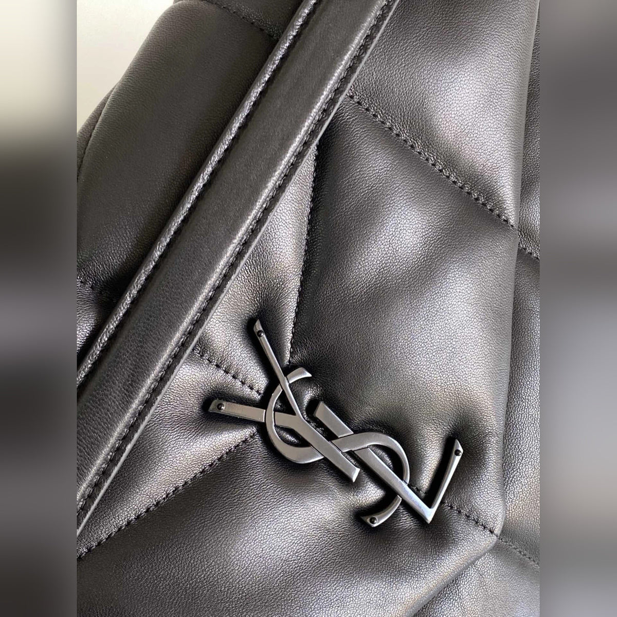 YSL Loulou Puffer 13.8" (35 cm)